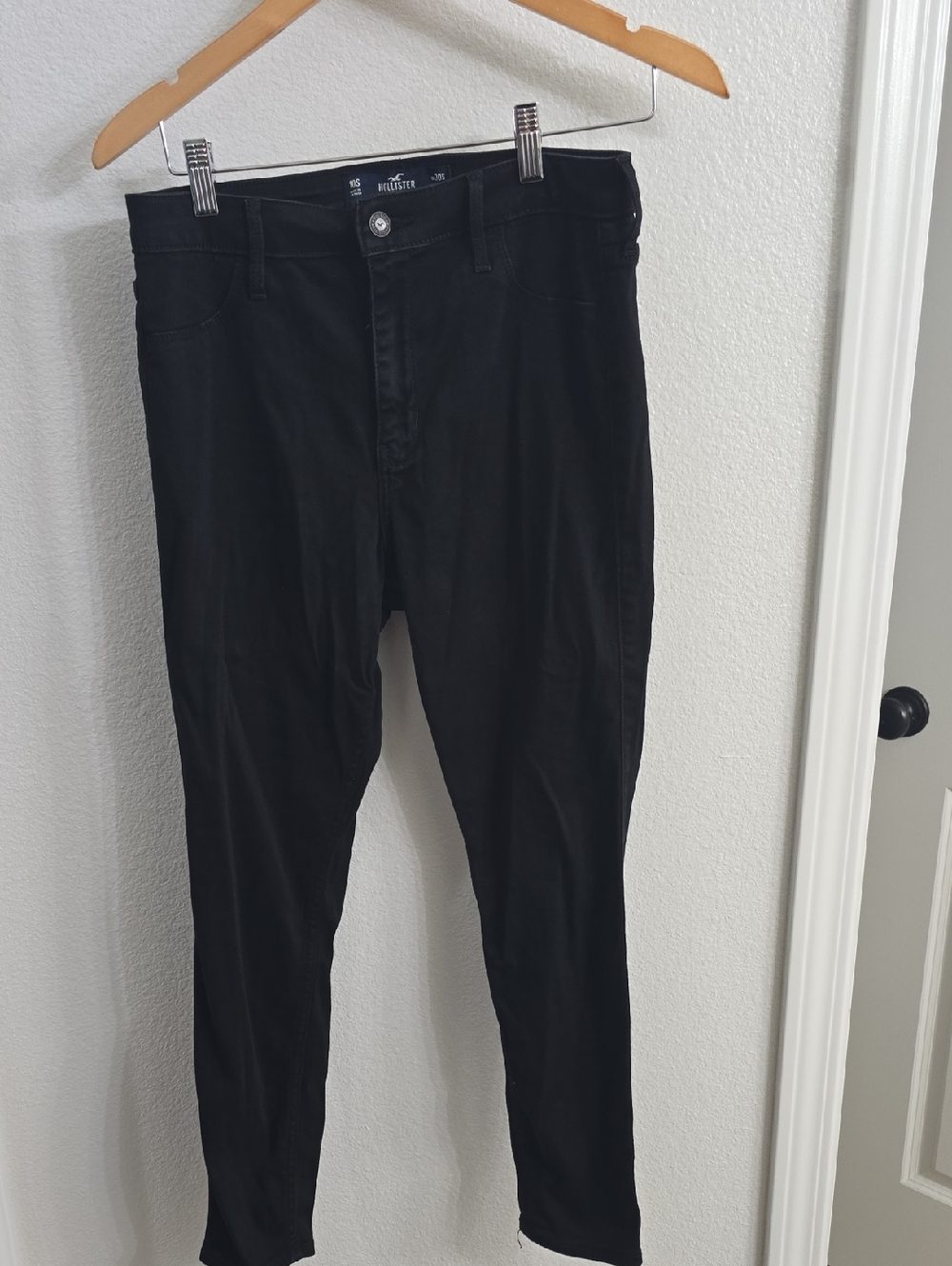 Size 10S Hollister Black Women’s Skinny Jeans